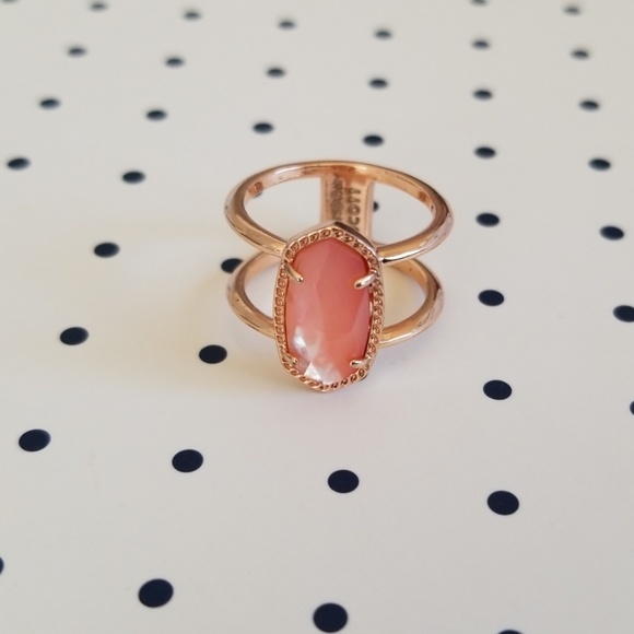 Kendra Scott Jewelry - Kendra Scott Elyse Peach MOP Ring